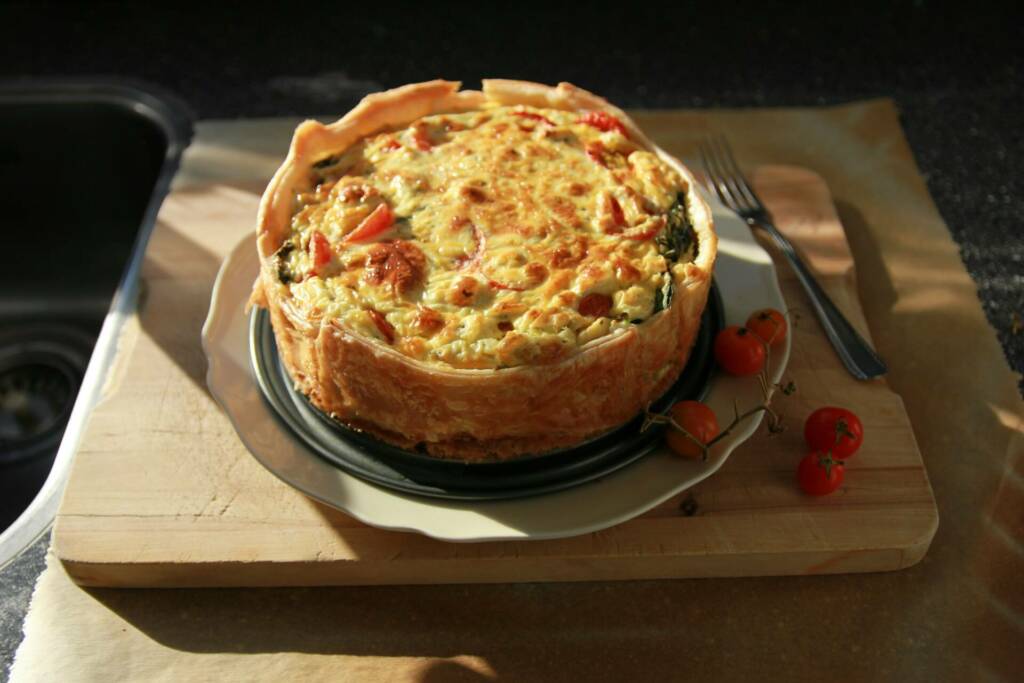 Clafoutis aux cerises et herbes aromatiques